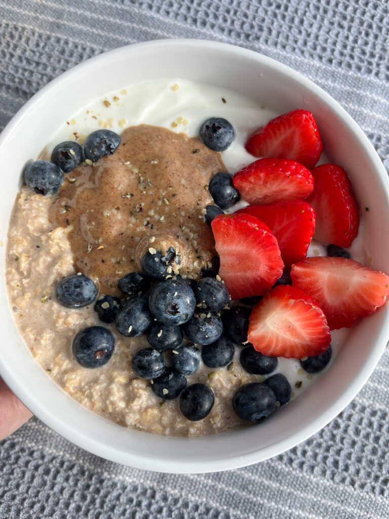 Oatmeal breakfast bowl 